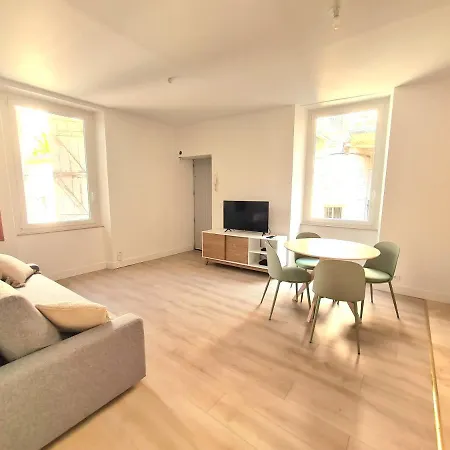 Arènes - T2 Calme Climatisé * Nimes