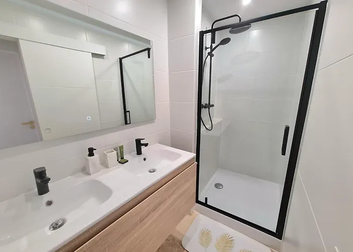 Arenes - T2 Calme Climatise Apartamento Nîmes